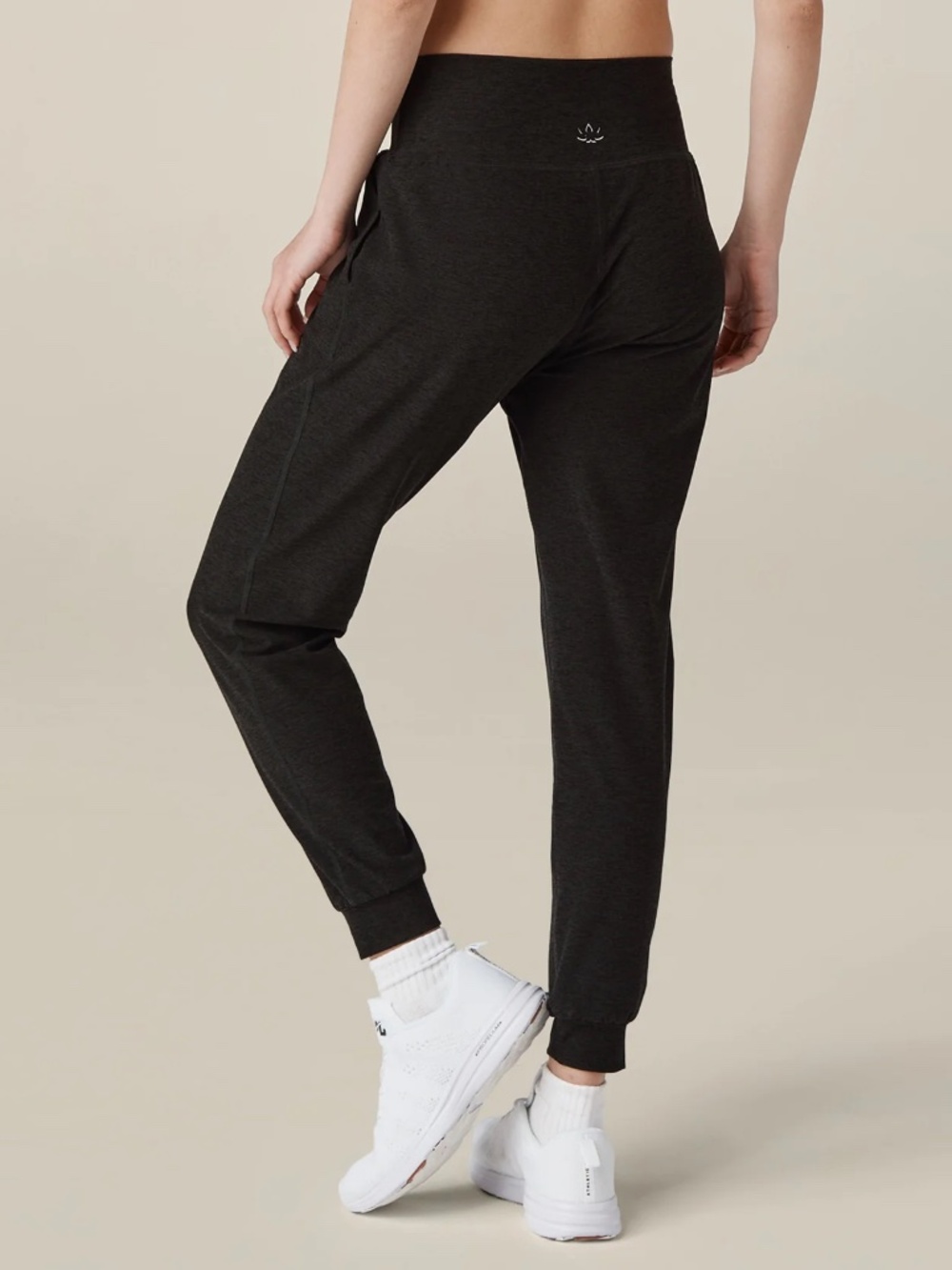 Beyond Yoga Butterfly Soft Joggers SpaceDyed Darkest Midnight Color  EUC  size M